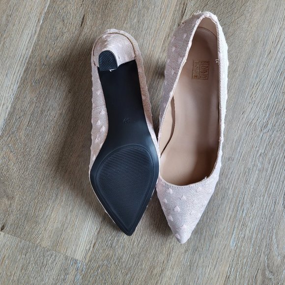 Pink Embroidered Heart Pointy Toed Pumps Size 39 - Picture 4 of 8